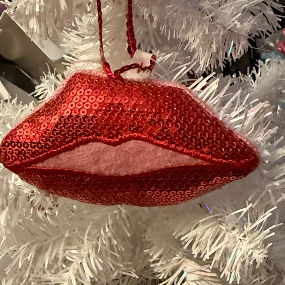 NWT Set of 4 Red Sequin Lip Ornaments made of felt 5 x 3”